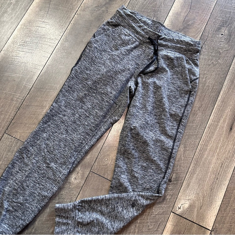 Lululemon Ready to Rulu Fleece Jogger 
Heathered Black