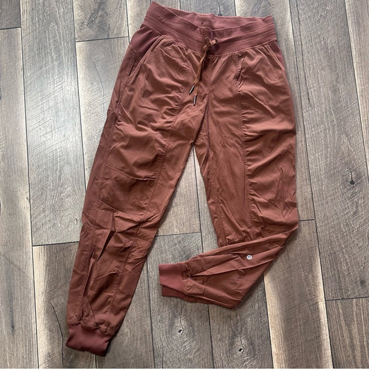 Lululemon Dance Studio Mid-Rise Jogger
Roasted Brown