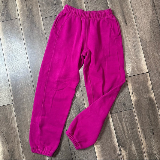 Lululemon Scuba Mid-Rise Oversized Jogger 
Ripened Raspberry