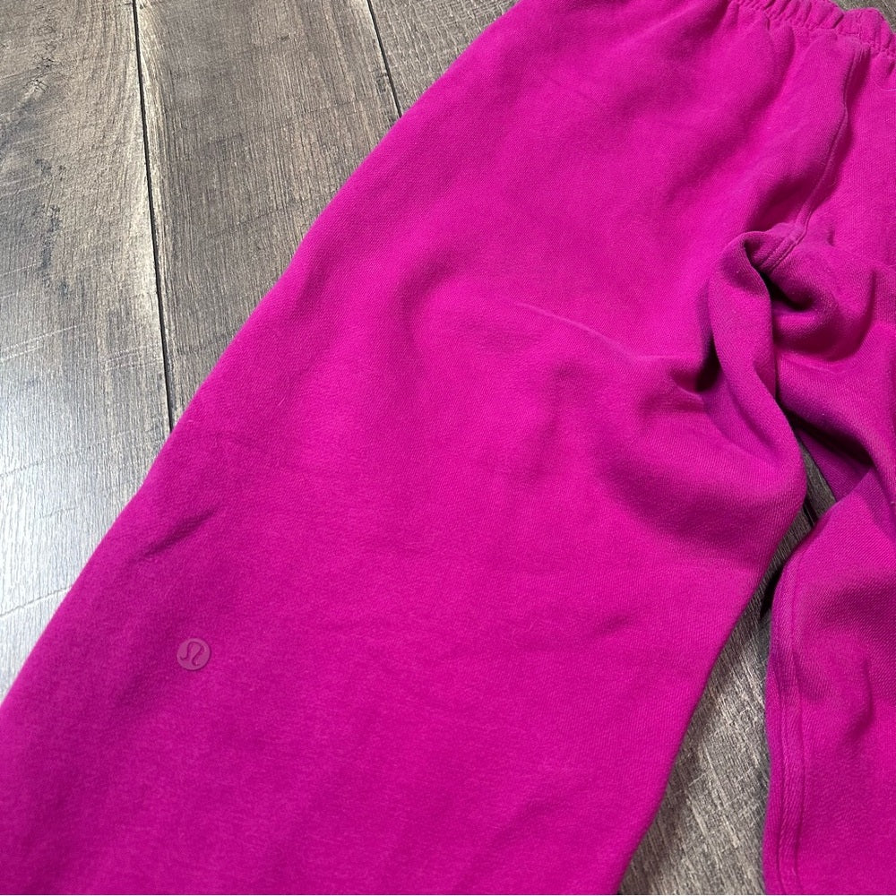 Lululemon Scuba Mid-Rise Oversized Jogger 
Ripened Raspberry