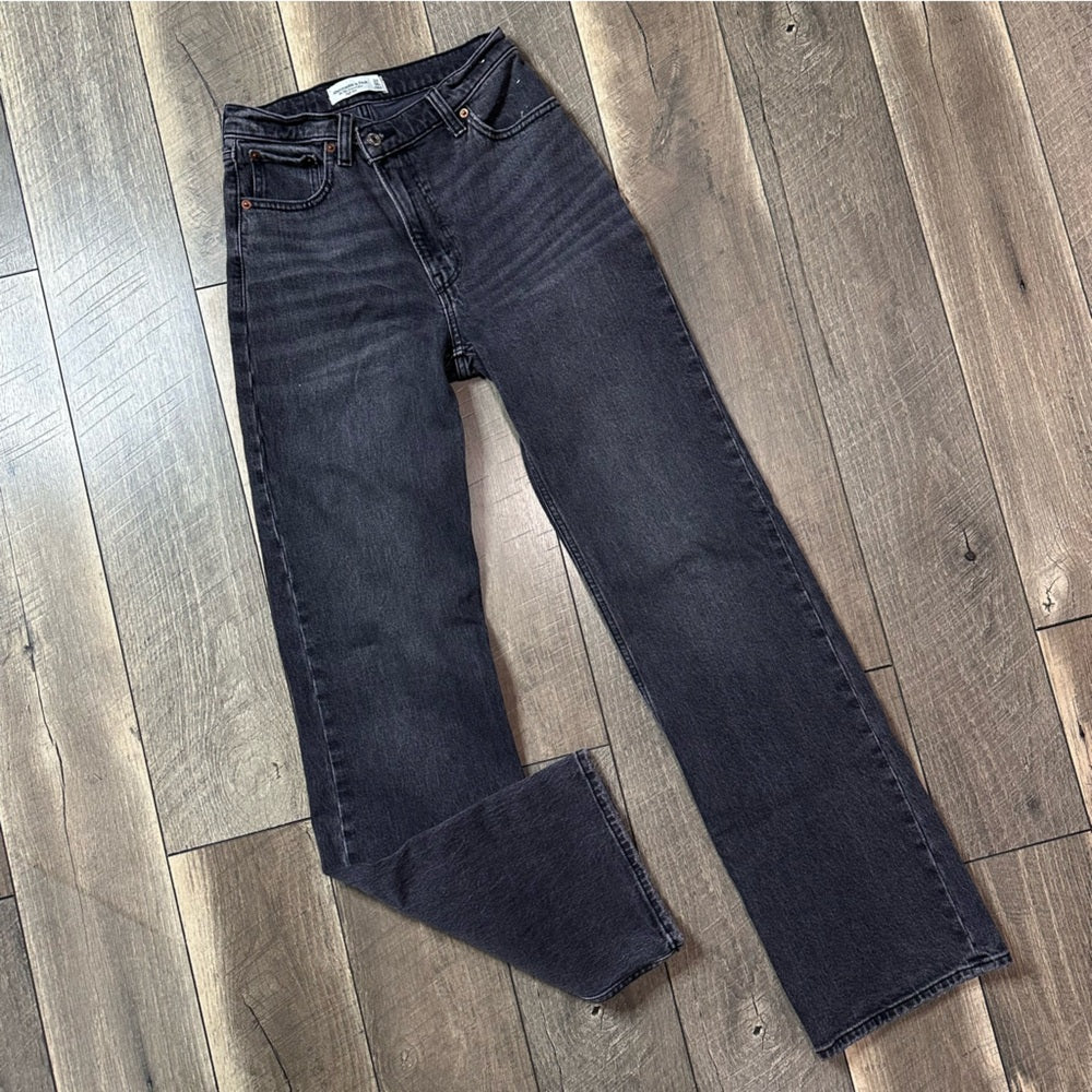 Abercrombie & Fitch 90’s Hi Rise Relaxed Jeans