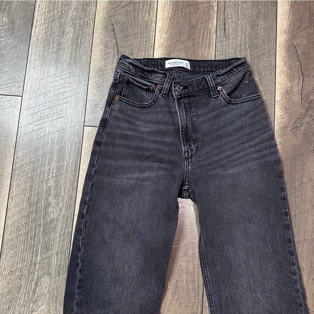 Abercrombie & Fitch 90’s Hi Rise Relaxed Jeans