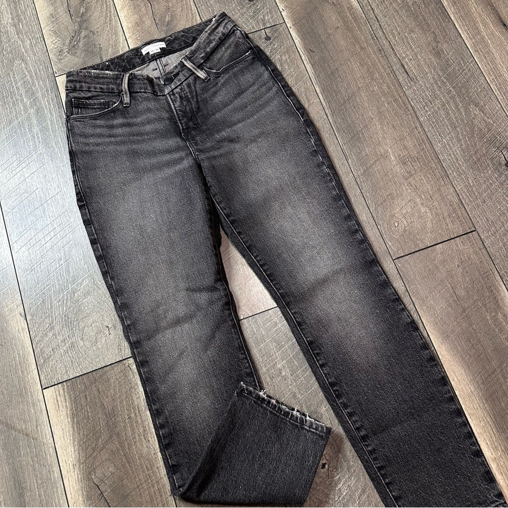 Good American Good Classic Low Waist Fray Jeans