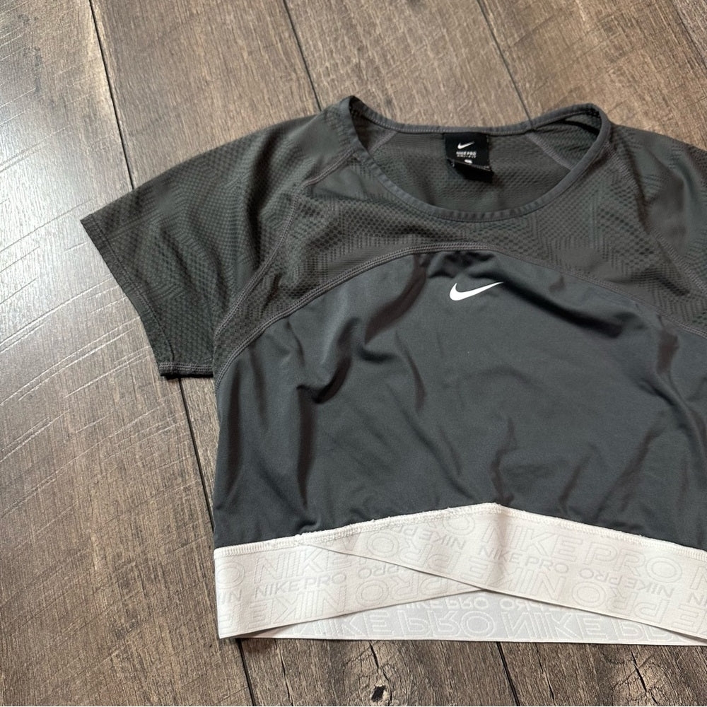 Nike Crop Tee