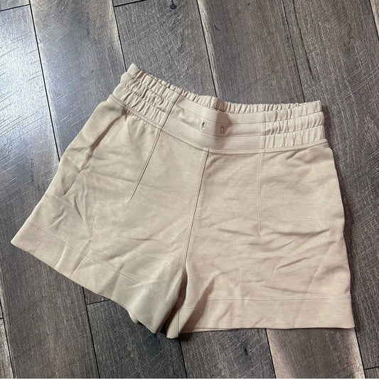 Lululemon Soft Ambitions High Rise Short 4"
Trench