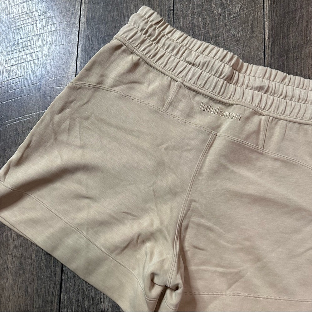 Lululemon Soft Ambitions High Rise Short 4"
Trench