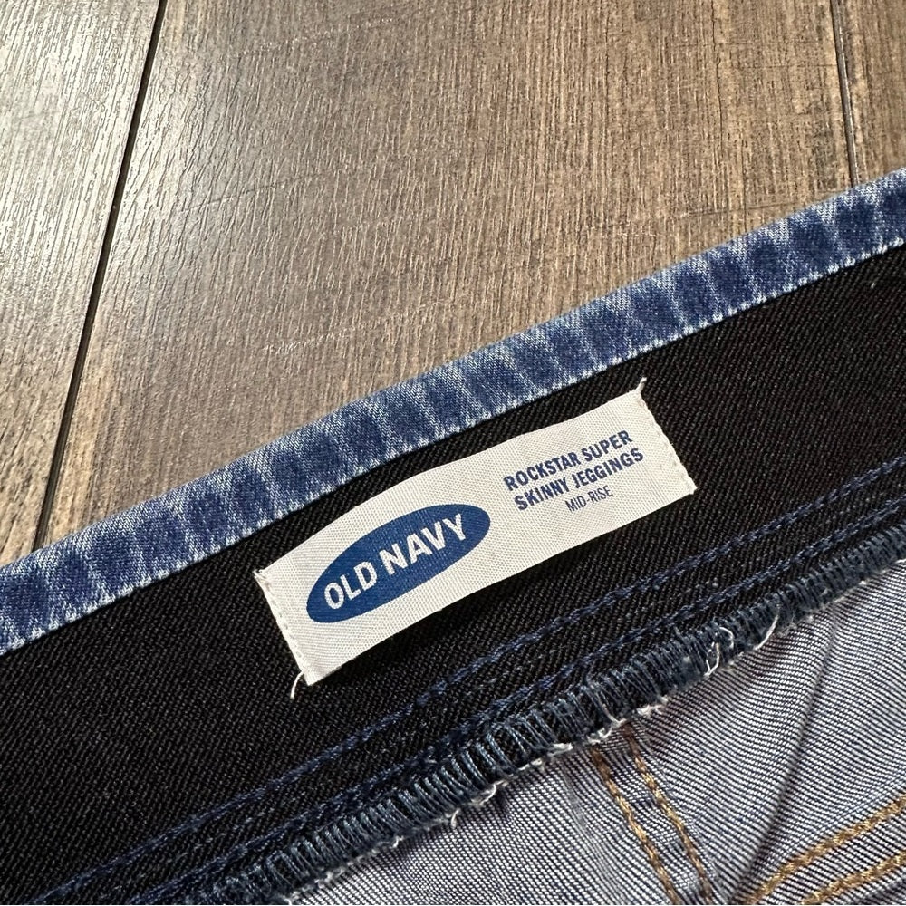 Old Navy Mid Rise Super Skinny Jeggings