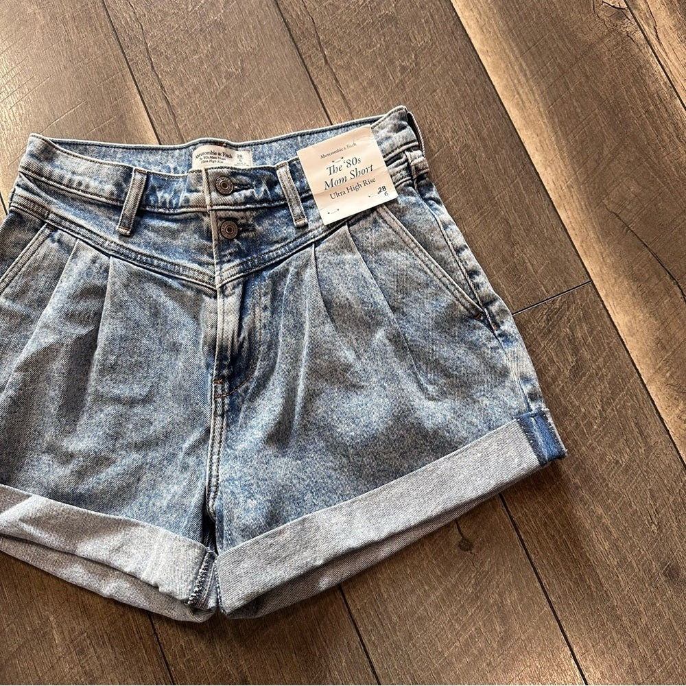 Abercrombie & Fitch 80’s Mom Shorts