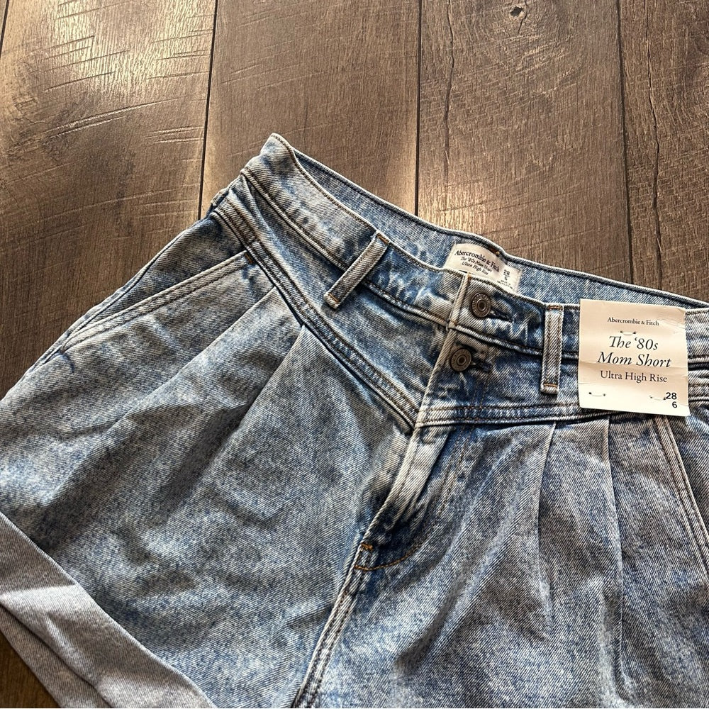 Abercrombie & Fitch 80’s Mom Shorts
