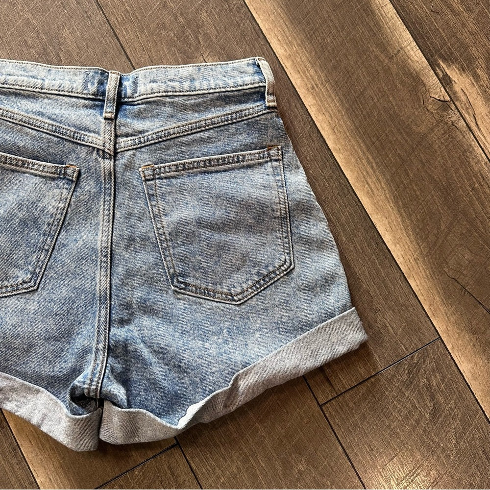 Abercrombie & Fitch 80’s Mom Shorts