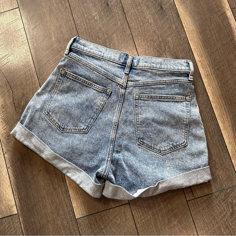 Abercrombie & Fitch 80’s Mom Shorts