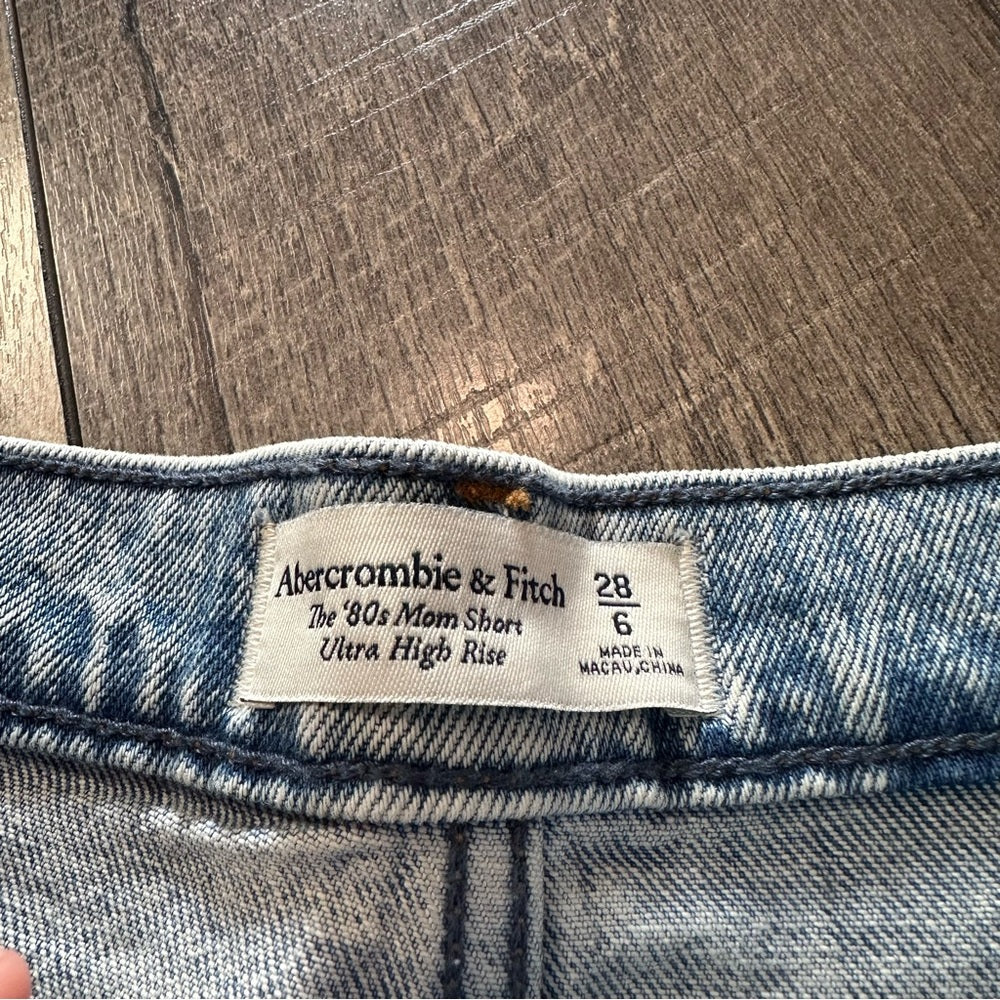 Abercrombie & Fitch 80’s Mom Shorts