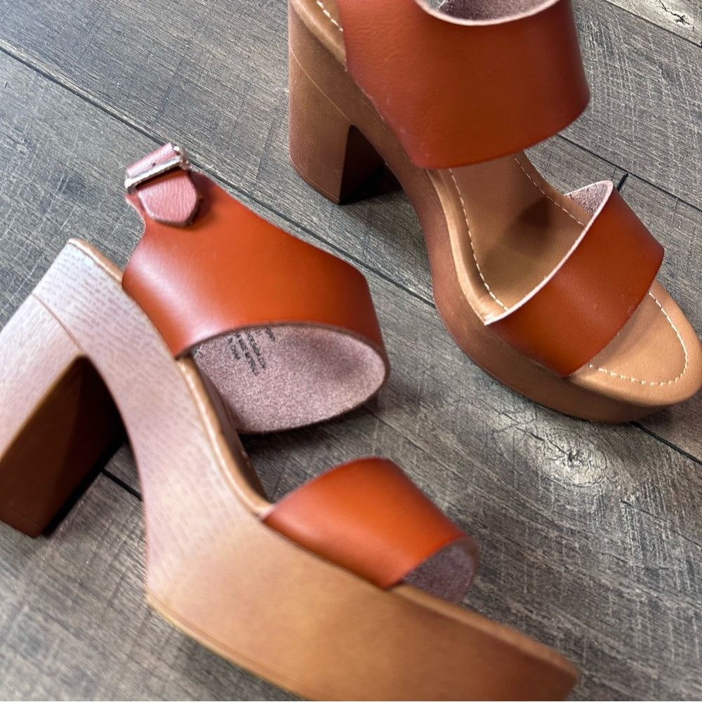 Hot Tomato Wooden Platform Heel Sandals