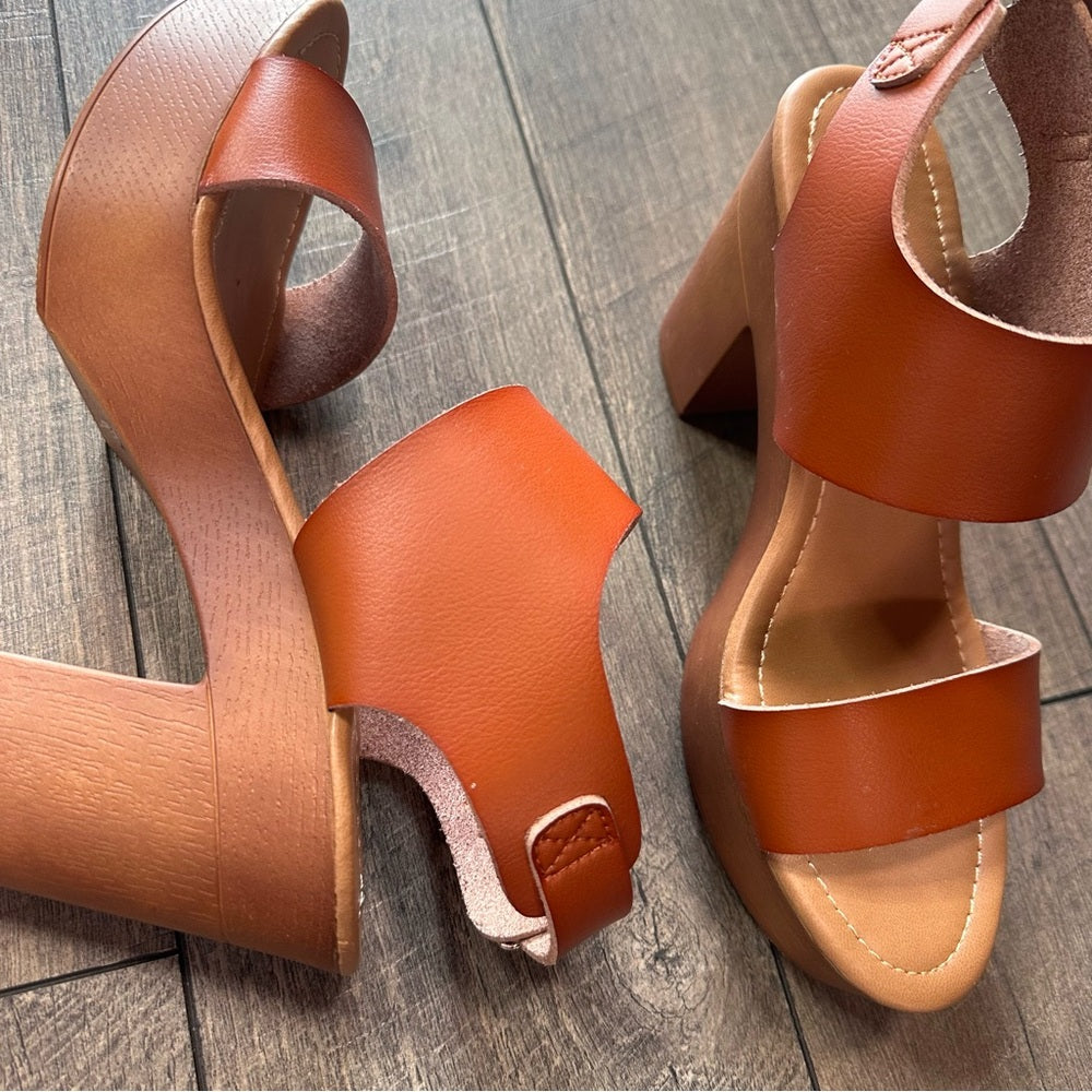 Hot Tomato Wooden Platform Heel Sandals