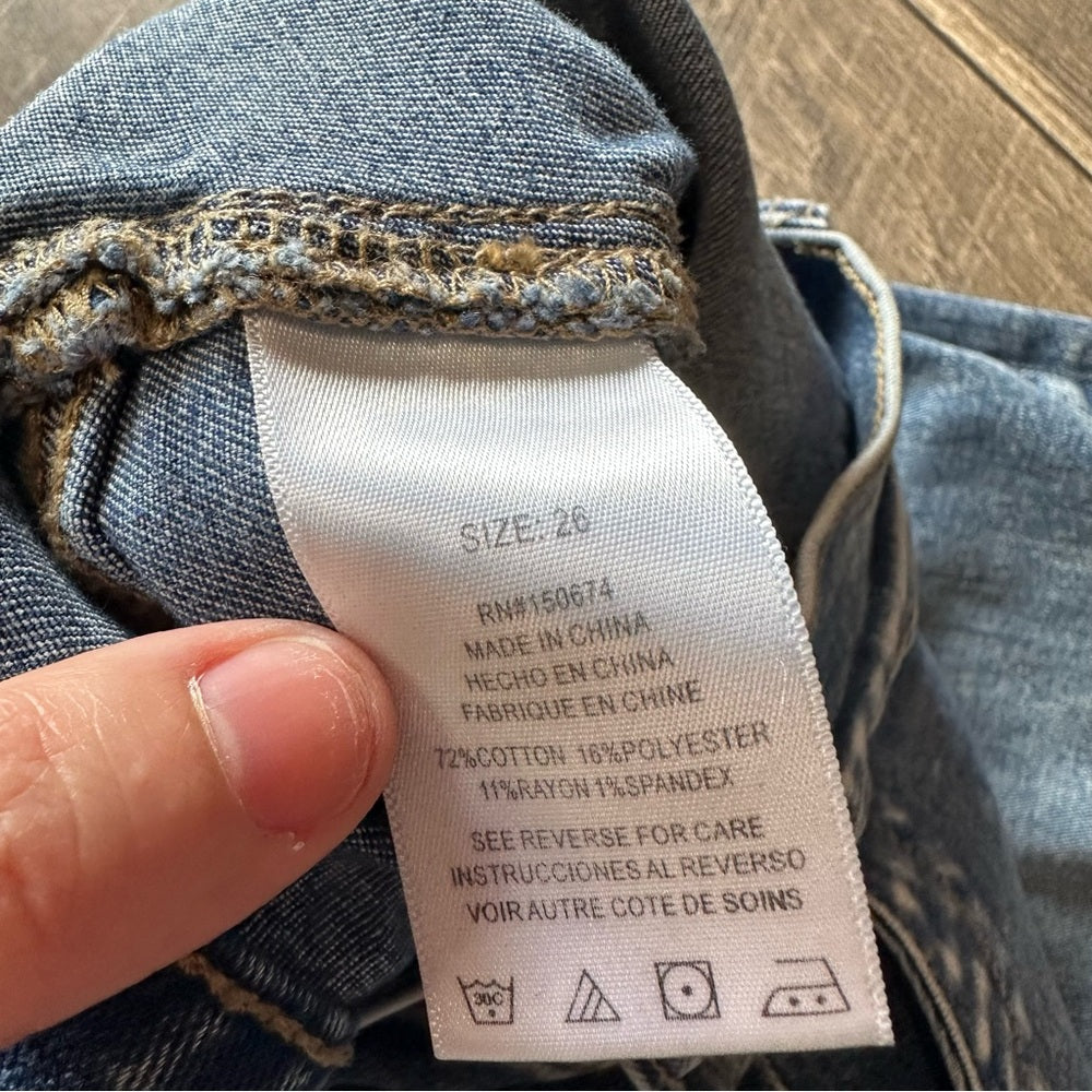 Hint of Blu Barrel Jeans