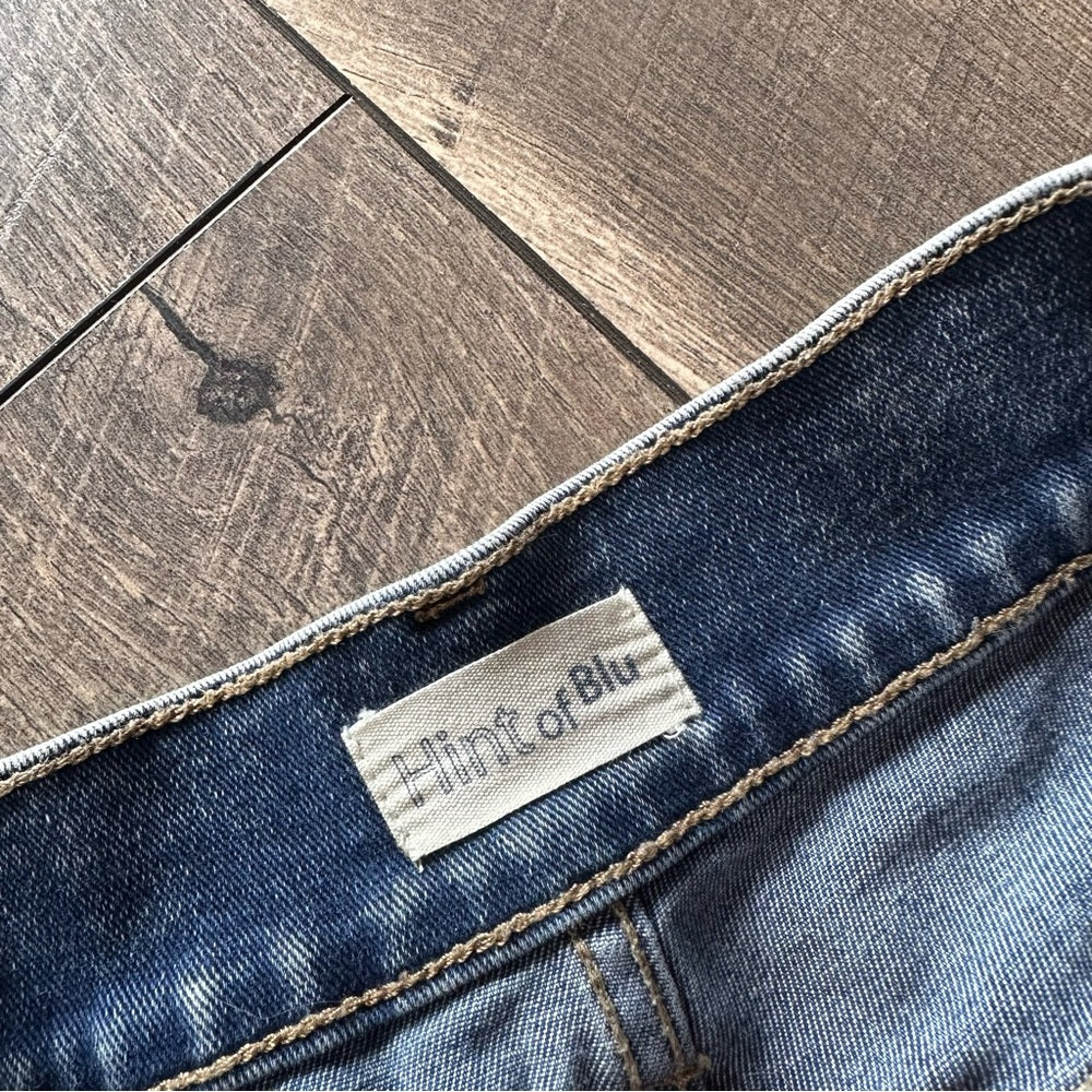 Hint of Blu Barrel Jeans