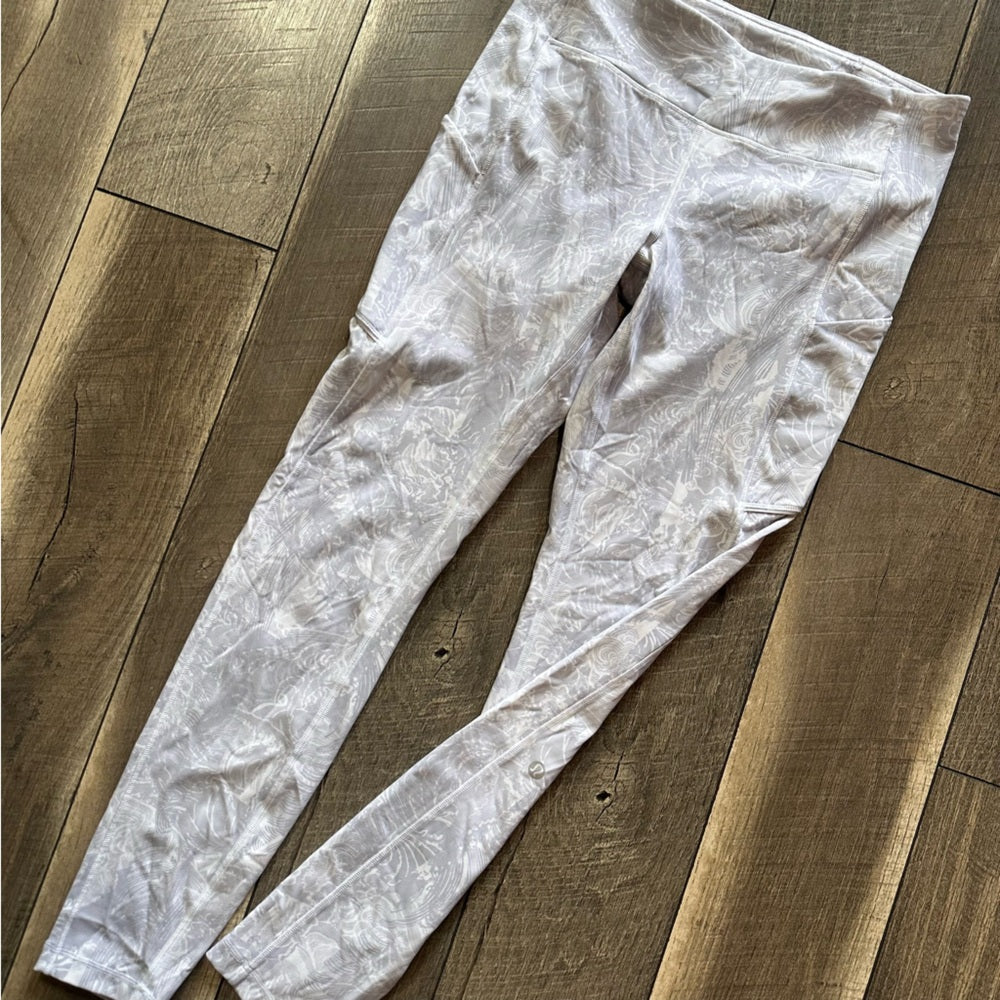 Lululemon Speed Up Tight *Full-On Luxtreme 28"
Eternal Wave White