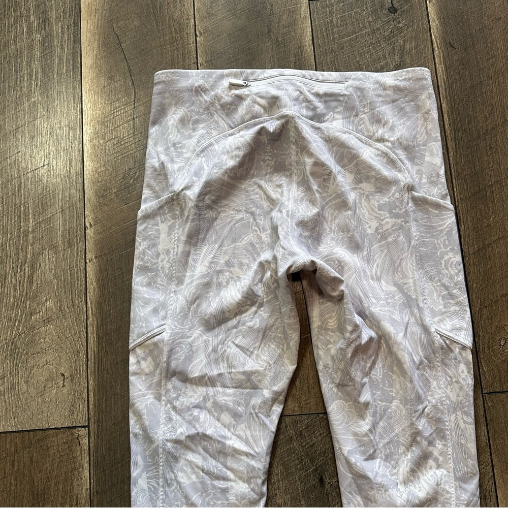 Lululemon Speed Up Tight *Full-On Luxtreme 28"
Eternal Wave White