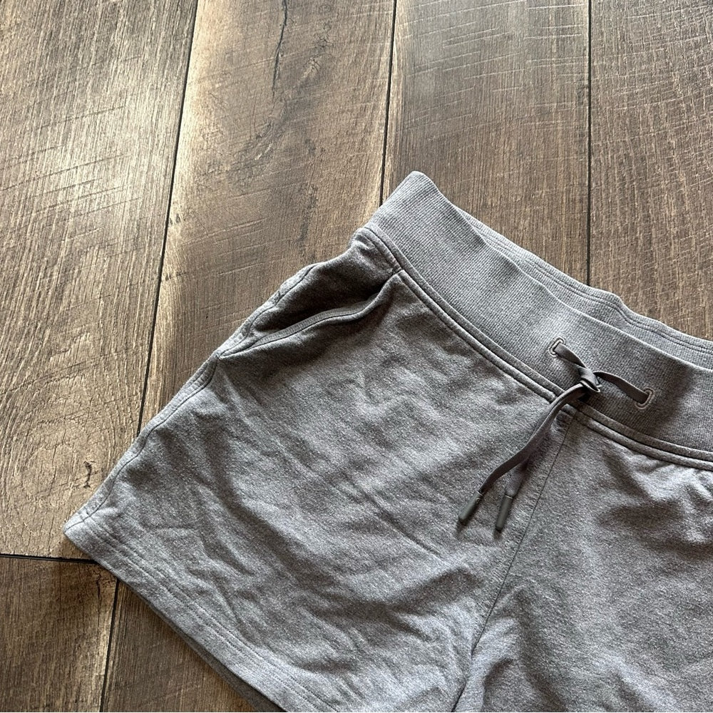 Lululemon Every Moment Short *3.5"
Heathered Mod Medium Grey / Slate