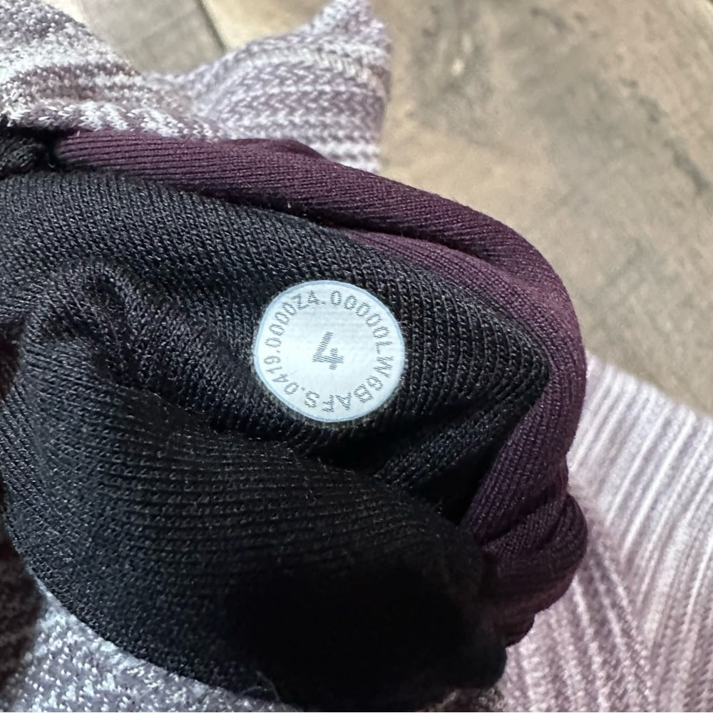 Lululemon Align Crop *21"
Heathered Black Cherry White / Black Cherry