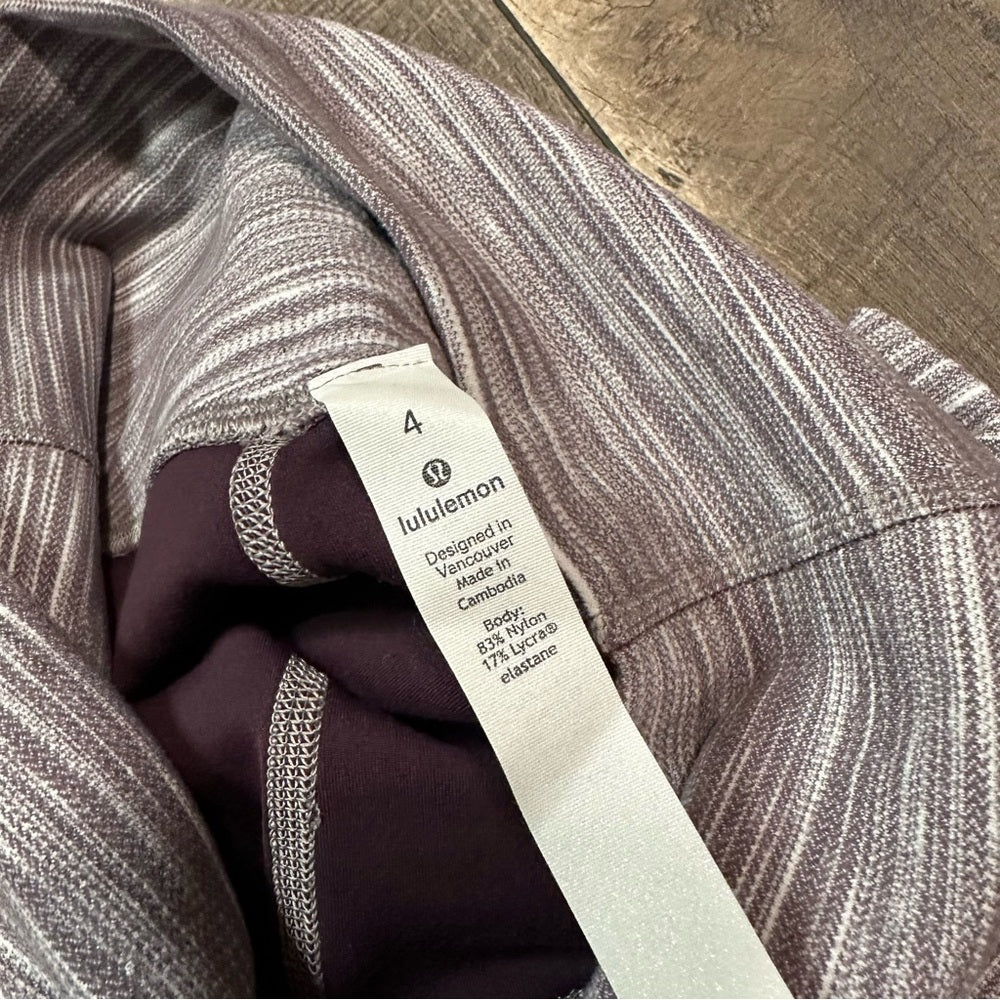 Lululemon Align Crop *21"
Heathered Black Cherry White / Black Cherry