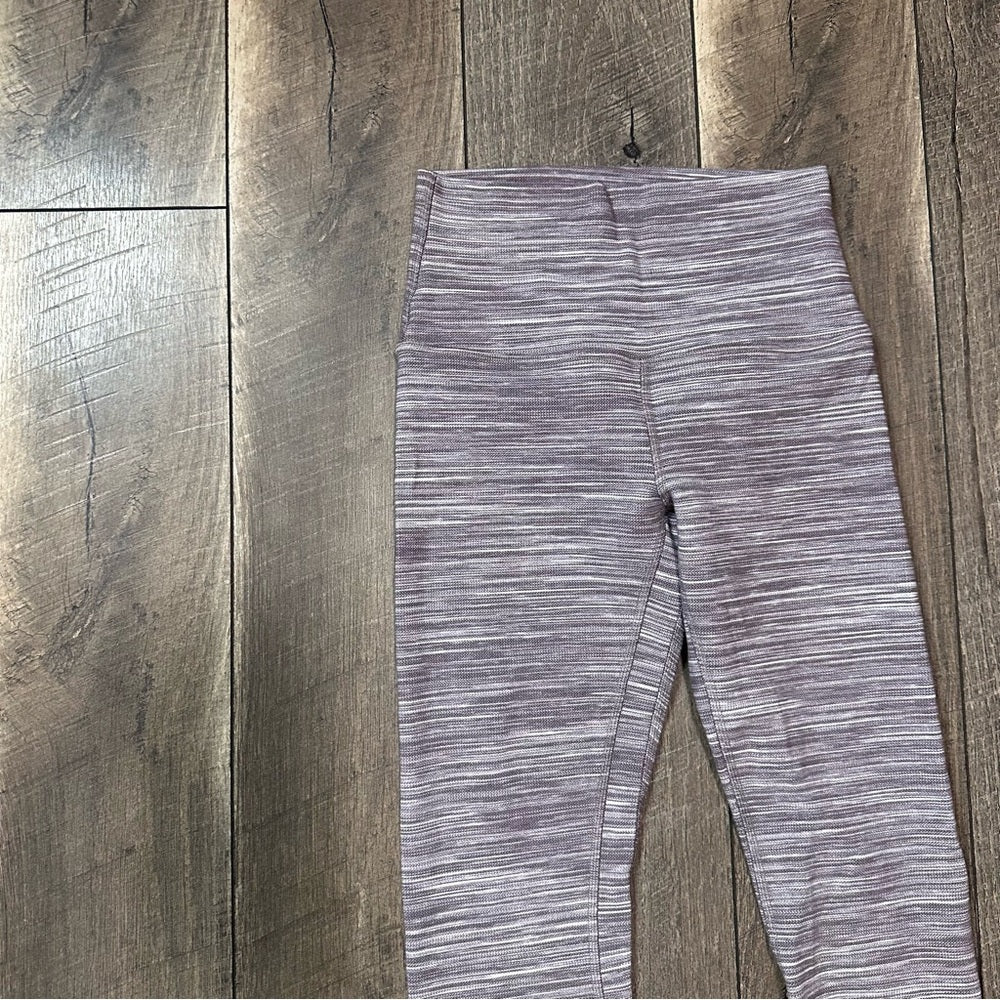 Lululemon Align Crop *21"
Heathered Black Cherry White / Black Cherry