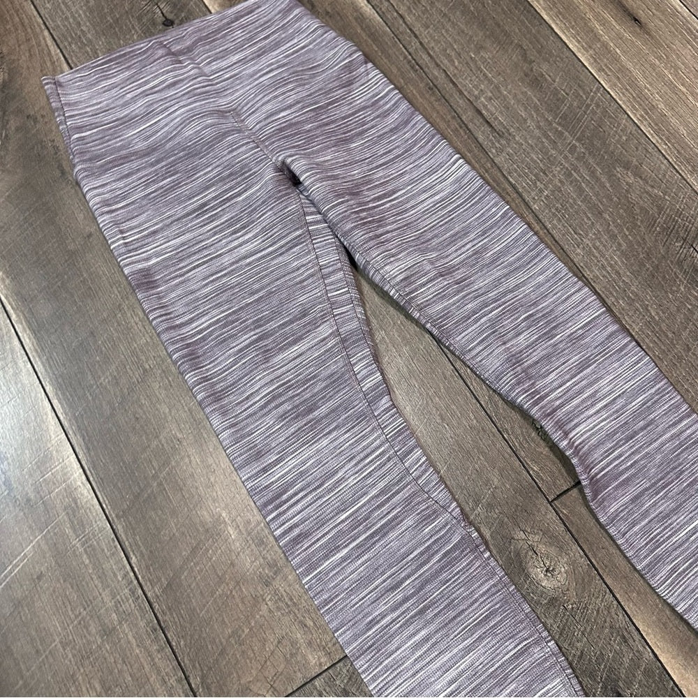 Lululemon Align Crop *21"
Heathered Black Cherry White / Black Cherry