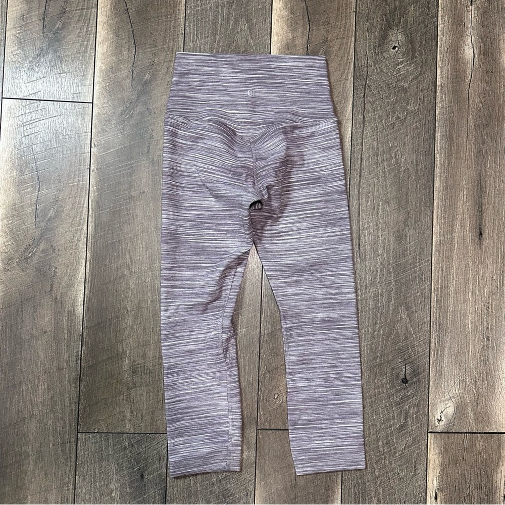 Lululemon Align Crop *21"
Heathered Black Cherry White / Black Cherry