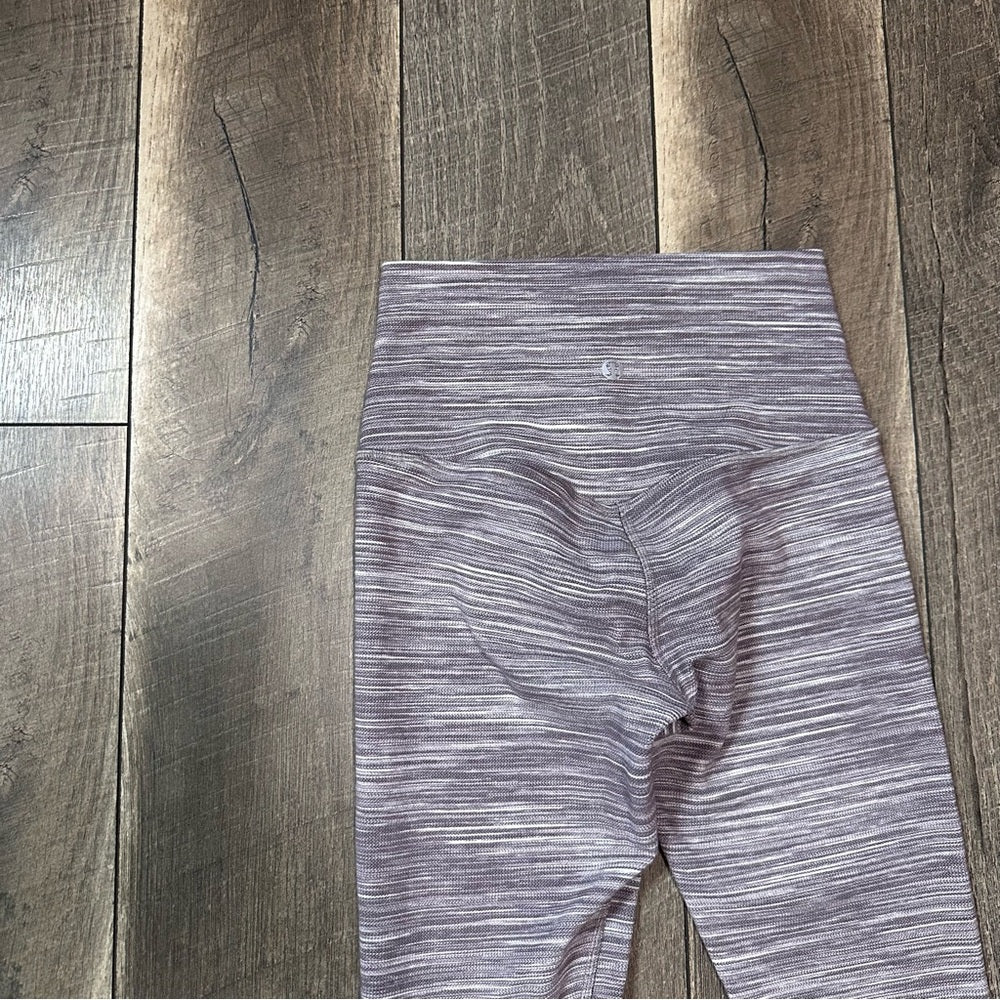 Lululemon Align Crop *21"
Heathered Black Cherry White / Black Cherry