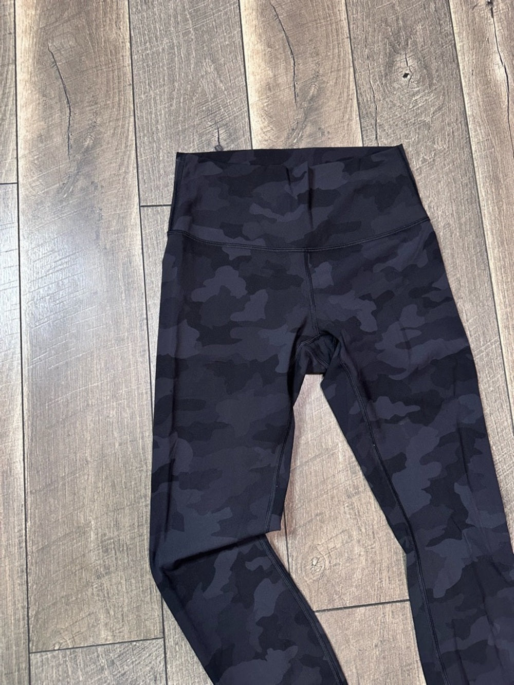 Lululemon Wunder Under High-Rise Tight 28"
Heritage 365 Camo Deep Coal Multi