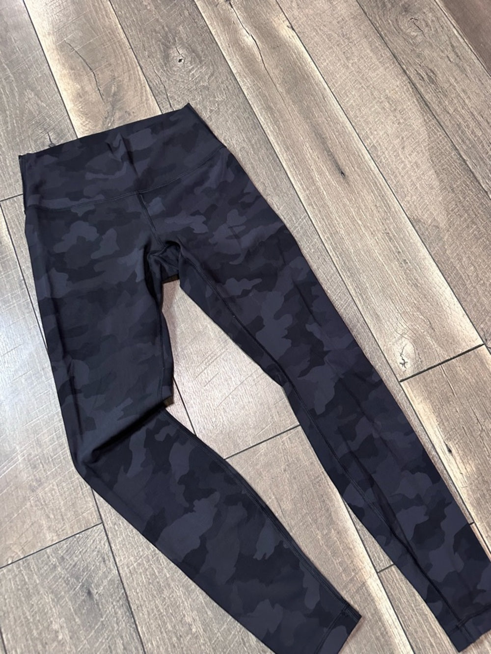 Lululemon Wunder Under High-Rise Tight 28"
Heritage 365 Camo Deep Coal Multi