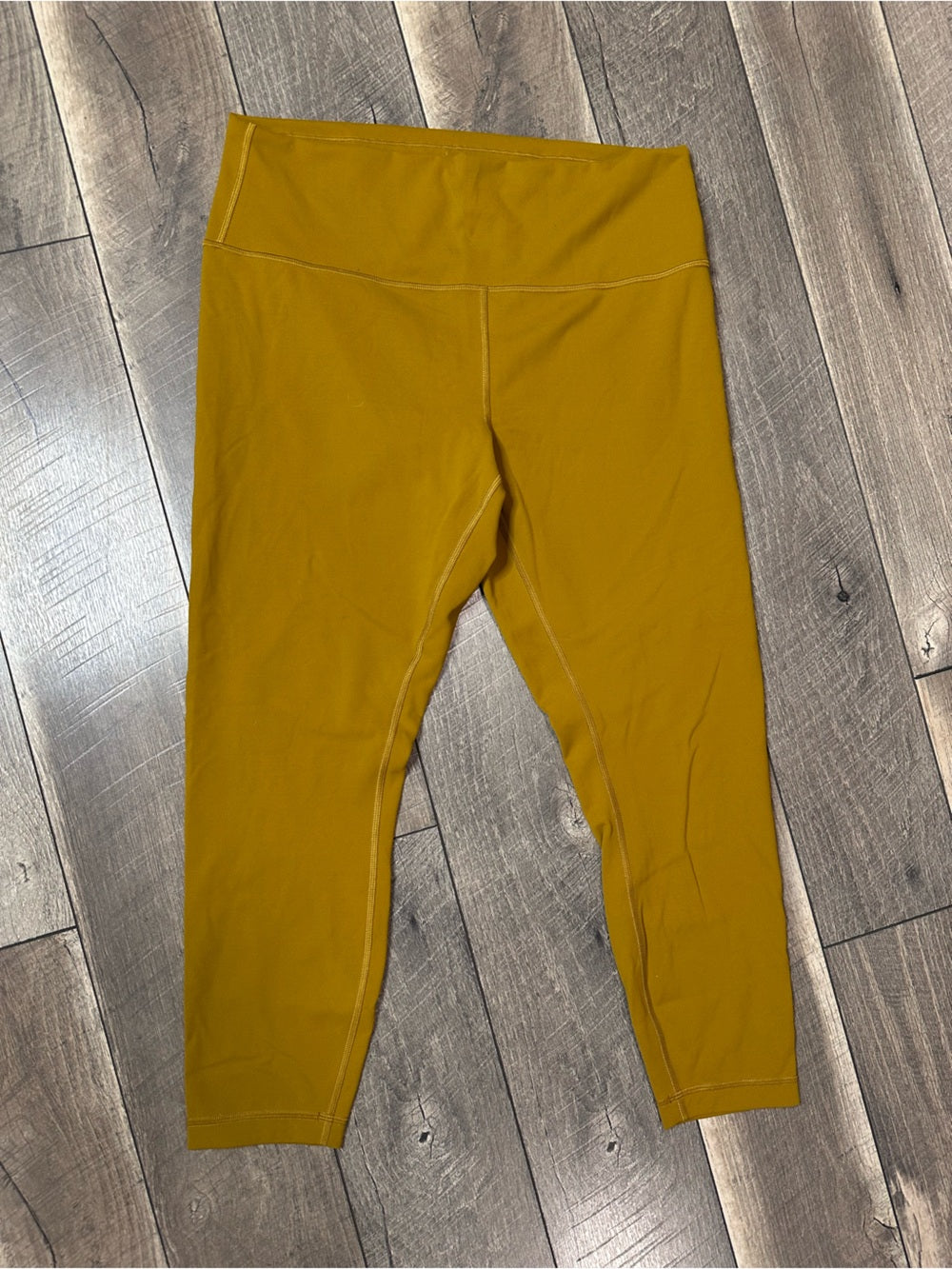 Lululemon Wunder Train High-Rise Tight 25"
Gold Spice