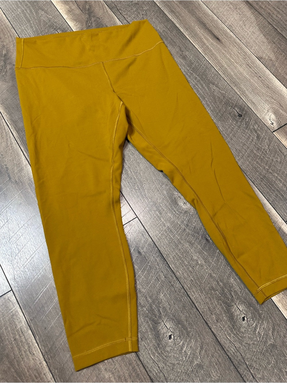 Lululemon Wunder Train High-Rise Tight 25"
Gold Spice