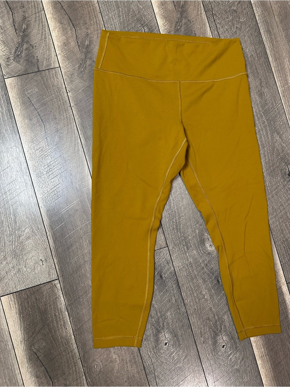 Lululemon Wunder Train High-Rise Tight 25"
Gold Spice