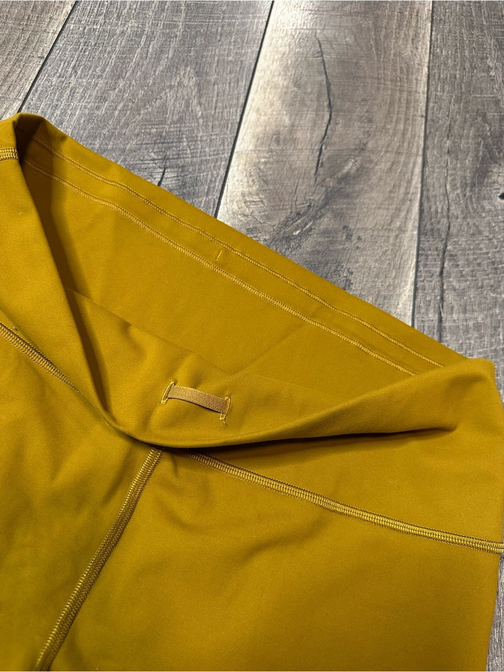 Lululemon Wunder Train High-Rise Tight 25"
Gold Spice