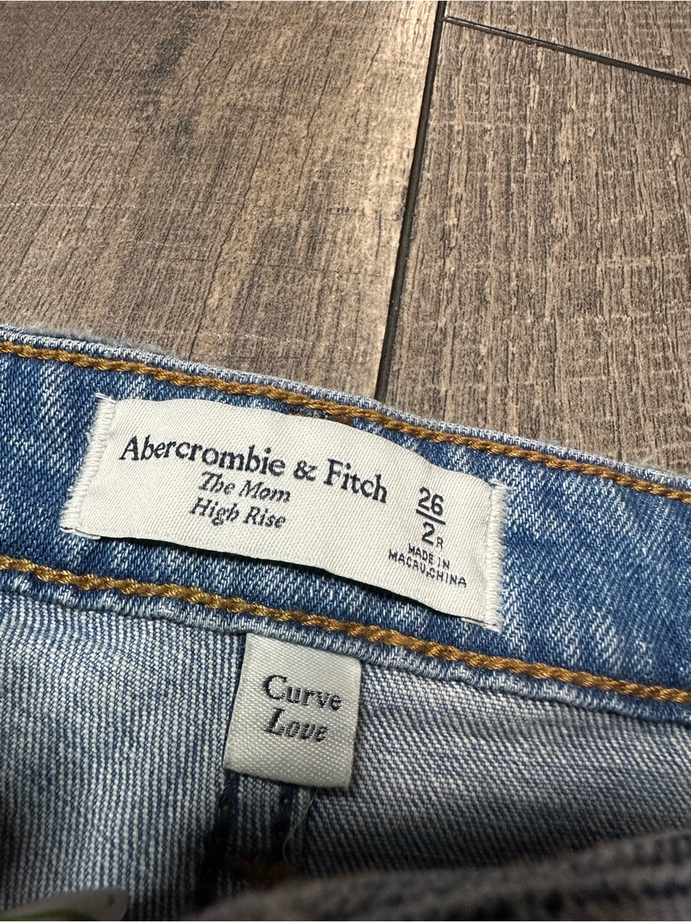 Abercrombie & Fitch Curve Love The Mom Hi Rise Jeans
