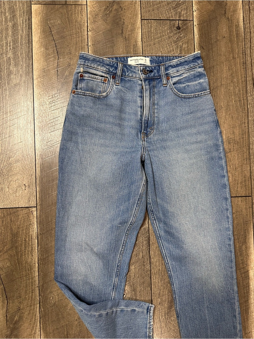 Abercrombie & Fitch Curve Love The Mom Hi Rise Jeans
