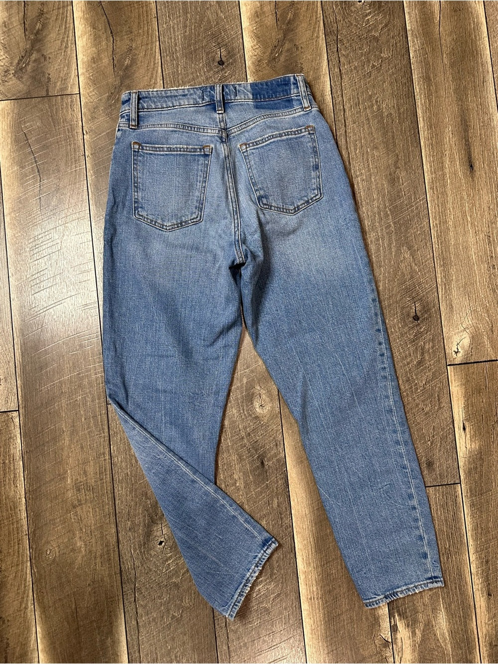 Abercrombie & Fitch Curve Love The Mom Hi Rise Jeans