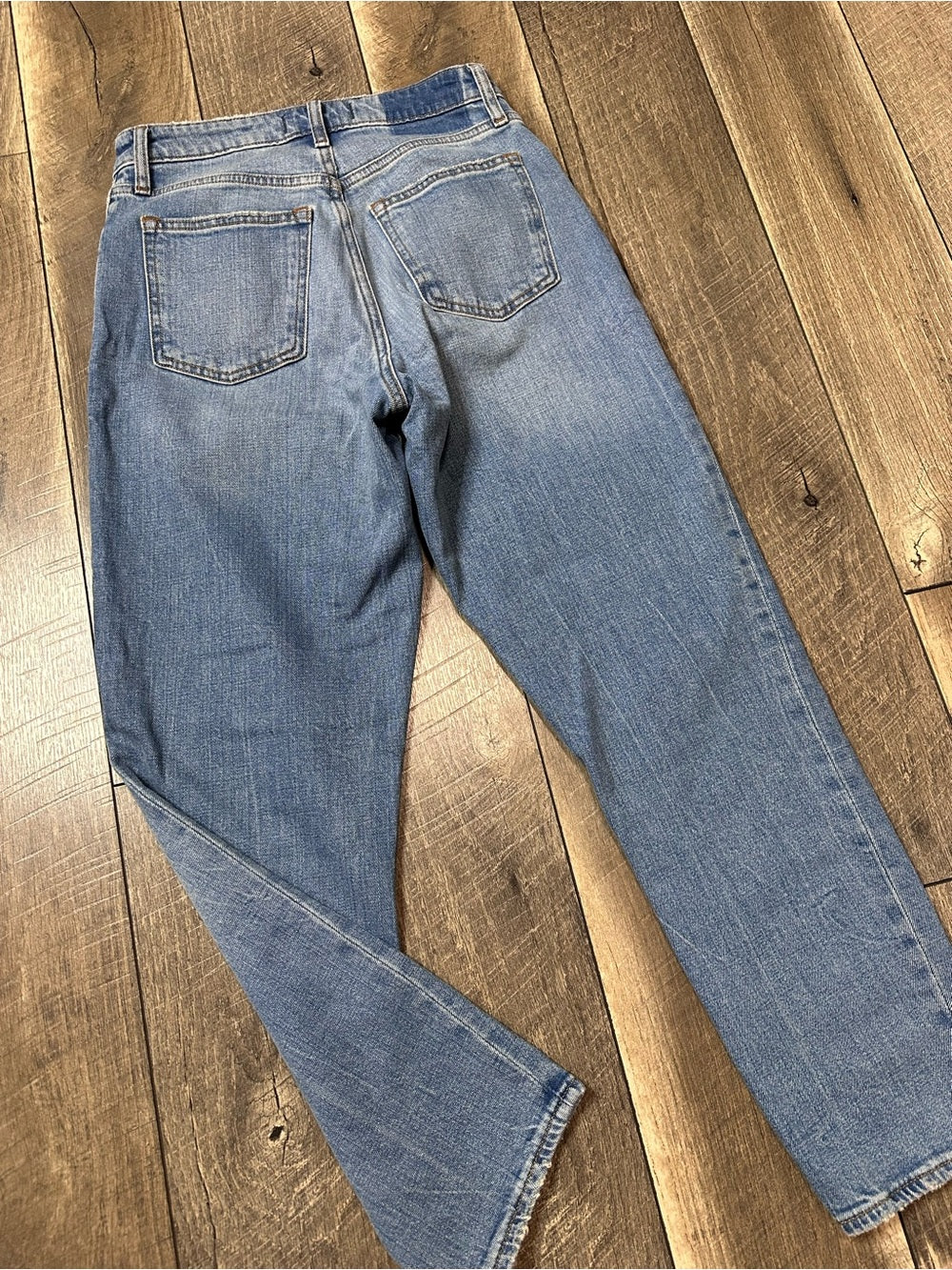 Abercrombie & Fitch Curve Love The Mom Hi Rise Jeans