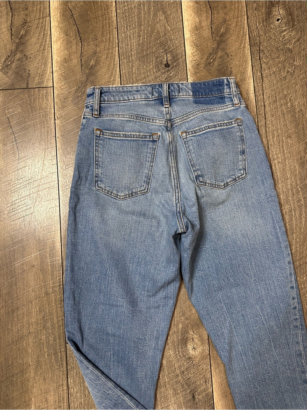 Abercrombie & Fitch Curve Love The Mom Hi Rise Jeans