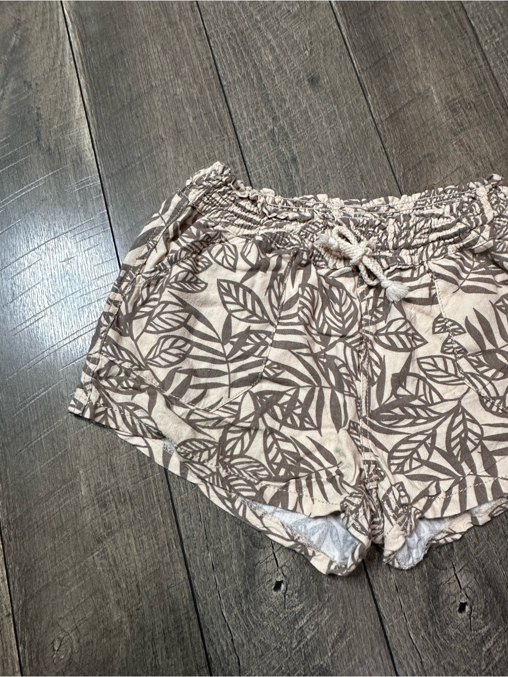 April Kiss Palm Leaves Shorts