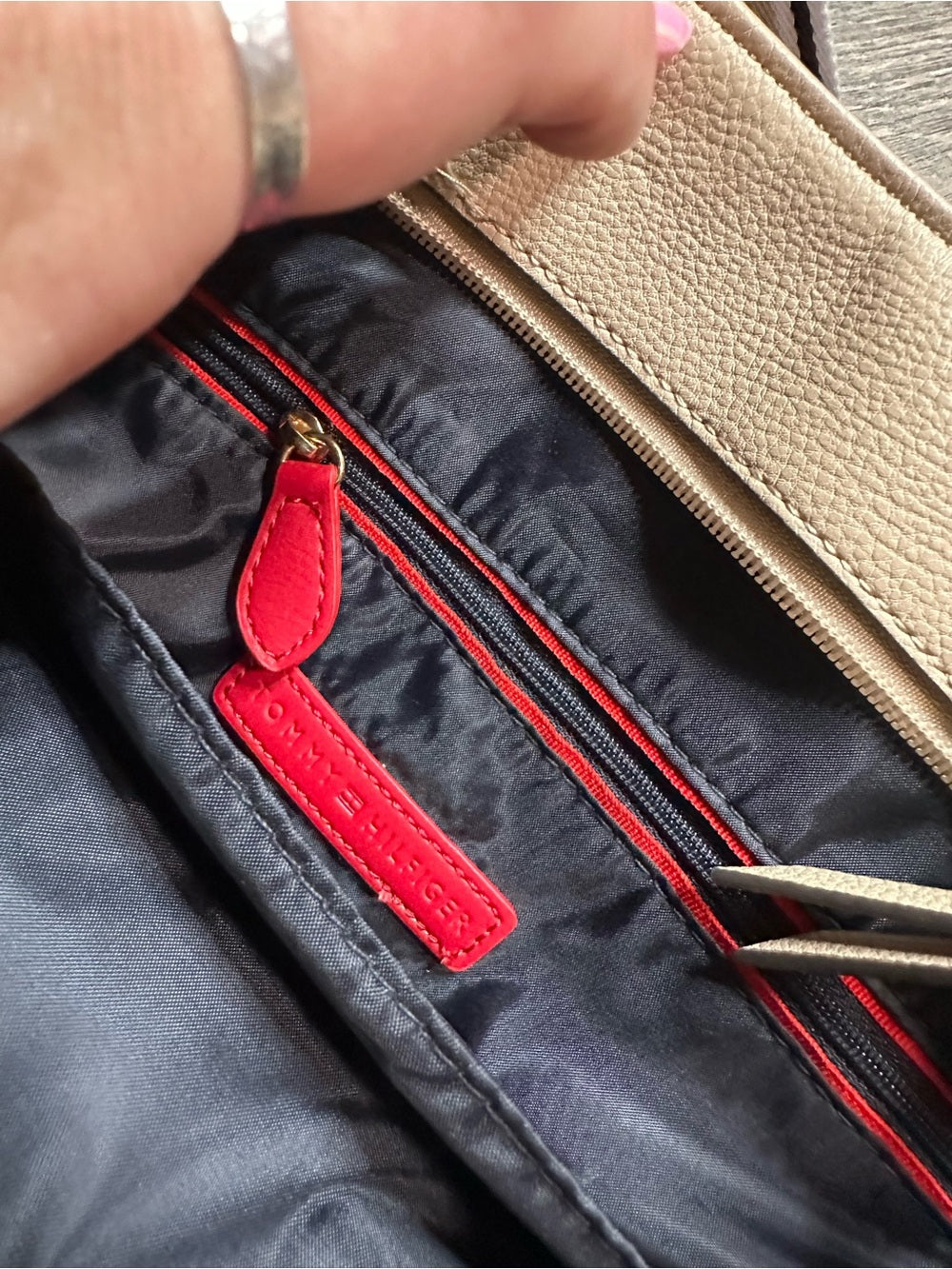 Tommy Hilfiger Tote/Crossbody Bag