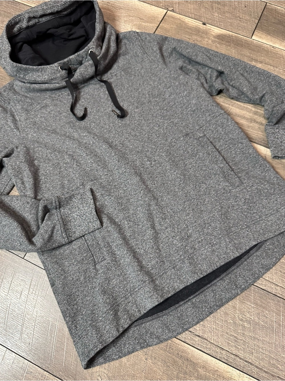 Lululemon Split Pullover Hoodie
Heathered Grey/Black
