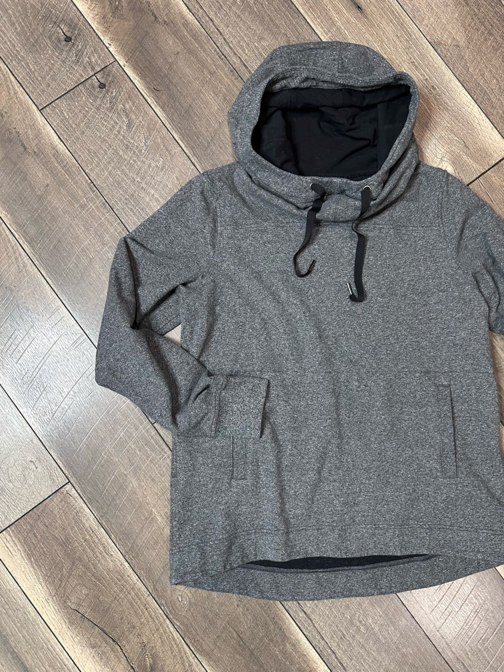 Lululemon Split Pullover Hoodie
Heathered Grey/Black
