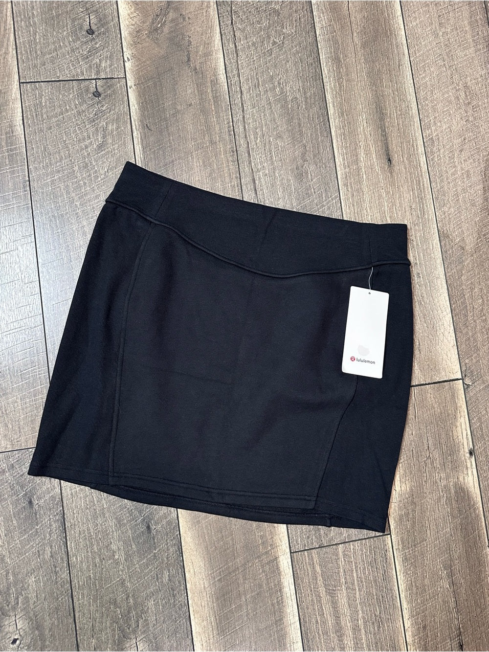 Lululemon Scuba High-Rise Mini Skirt
Black