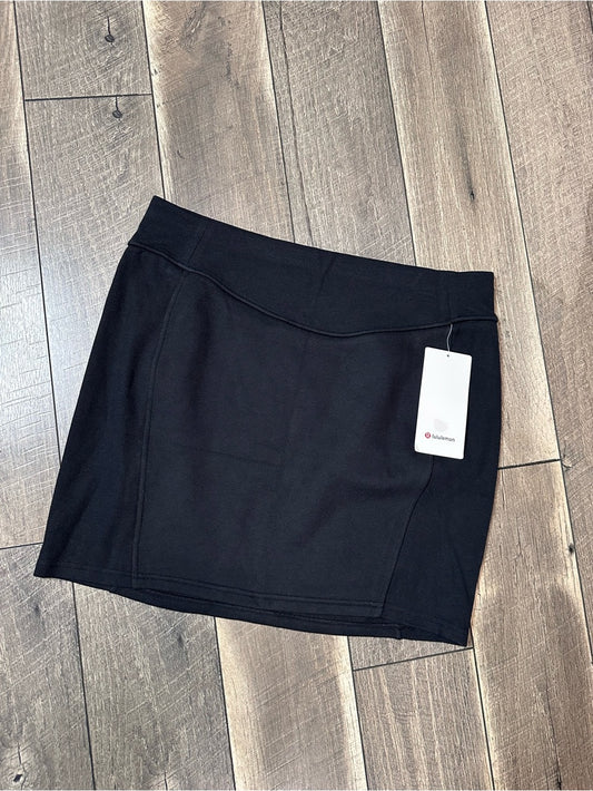 Lululemon Scuba High-Rise Mini Skirt
Black