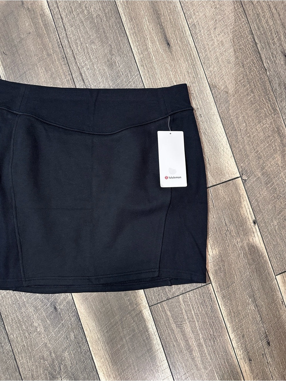 Lululemon Scuba High-Rise Mini Skirt
Black