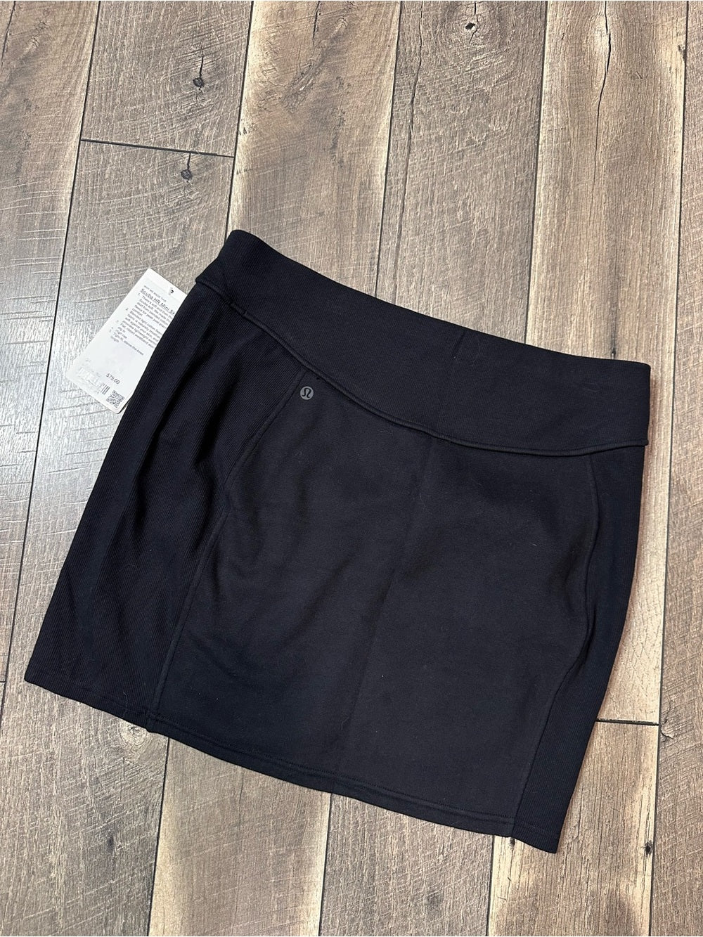 Lululemon Scuba High-Rise Mini Skirt
Black
