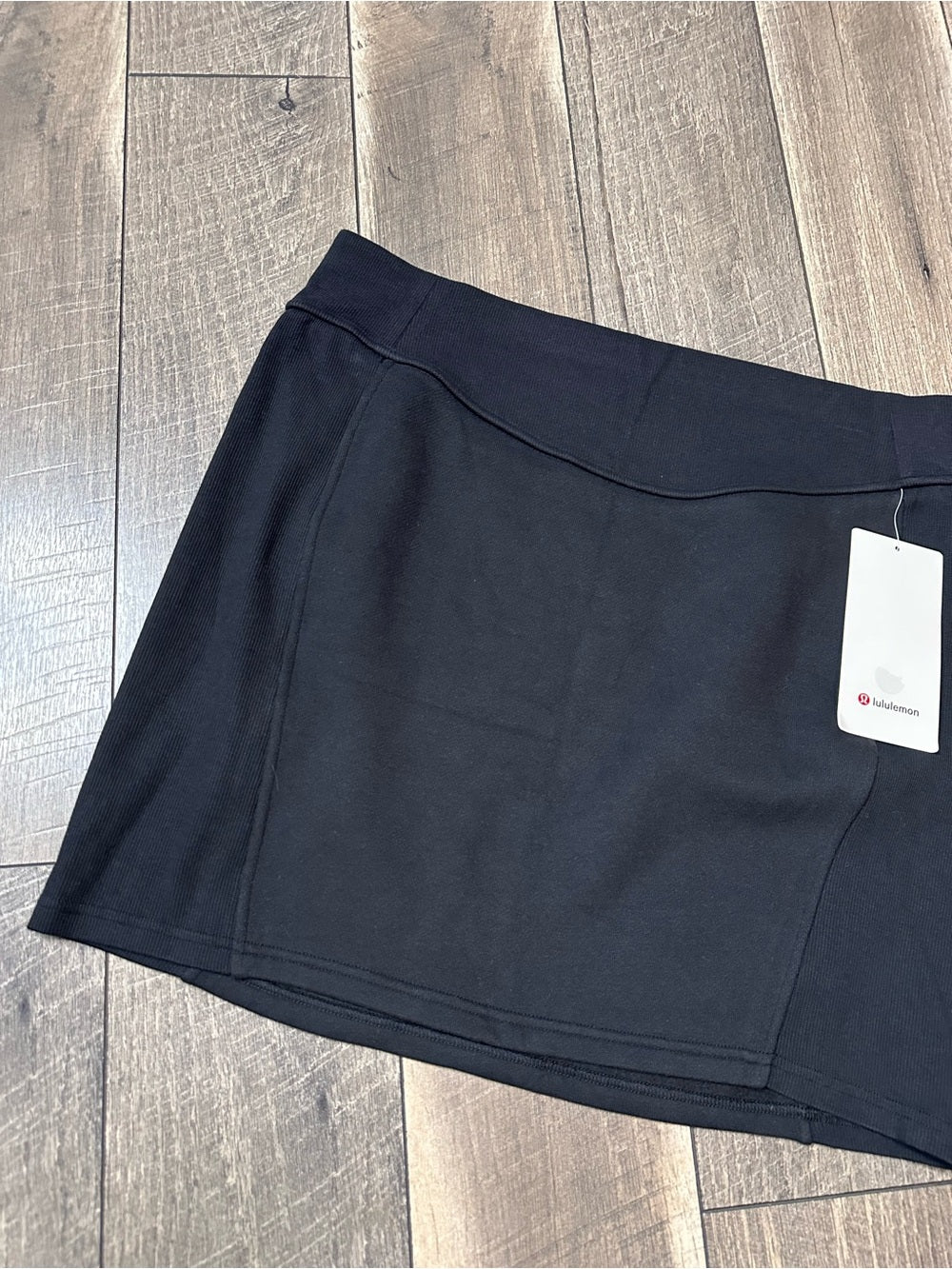 Lululemon Scuba High-Rise Mini Skirt
Black
