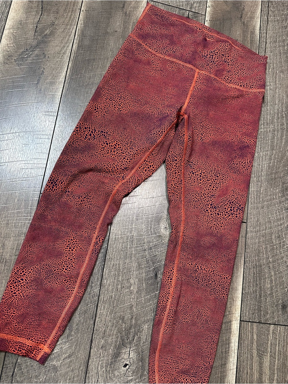 Lululemon Wunder Train High-Rise Tight 25"
Crackle Glaze Vintage Orange Larkspur